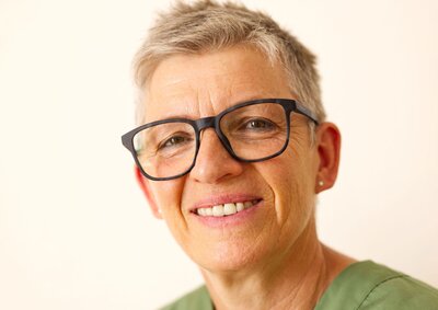 Porträtfoto von Claudia Deimel